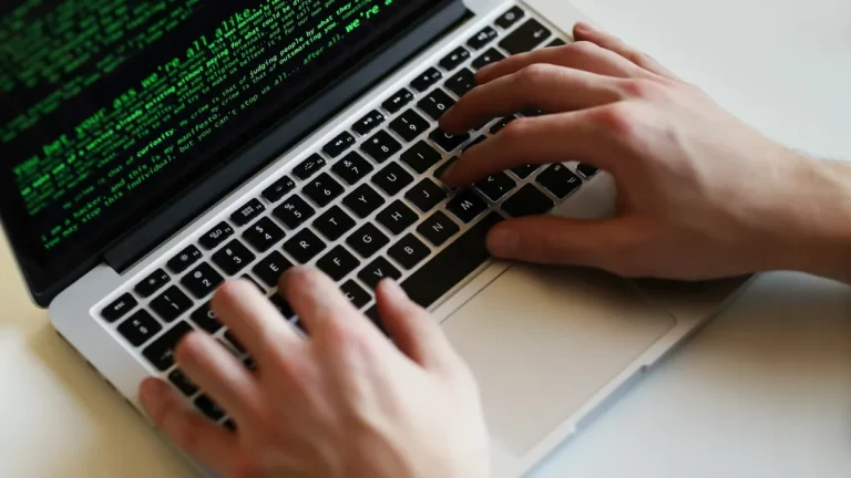 Aplikasi Keamanan untuk Perlindungan Digital